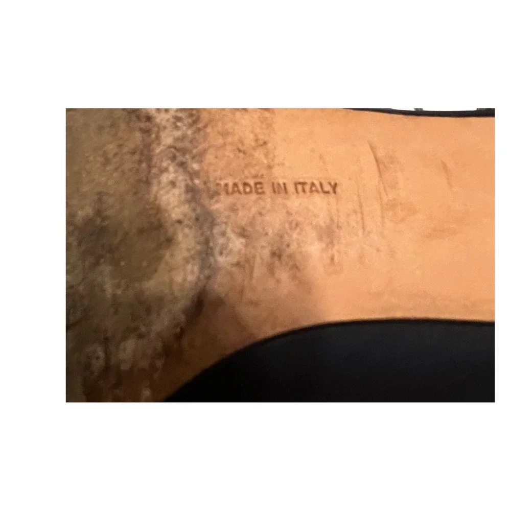 Salvatore Ferragamo Beatrice Navy Calf Leather Pumps Gold Chain Detail Size 9 AA - Picture 9 of 12